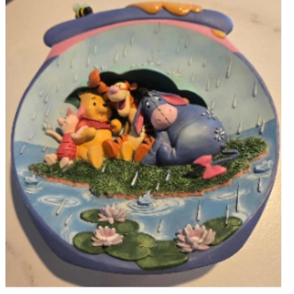 Vintage Winnie the Pooh 3D Wall Decor Plate Authentic Collection